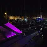船上ホテル Luxury Boat Karamba サンミゲル・デ・アボナ