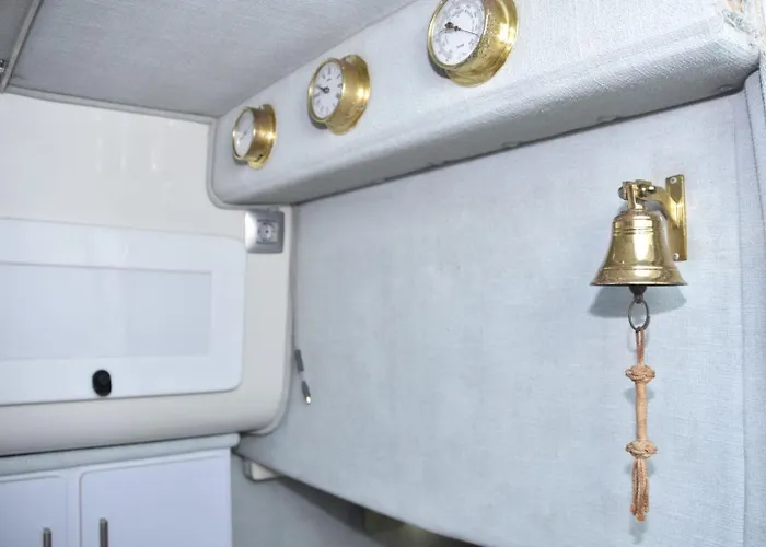 Luxury Boat Karamba *