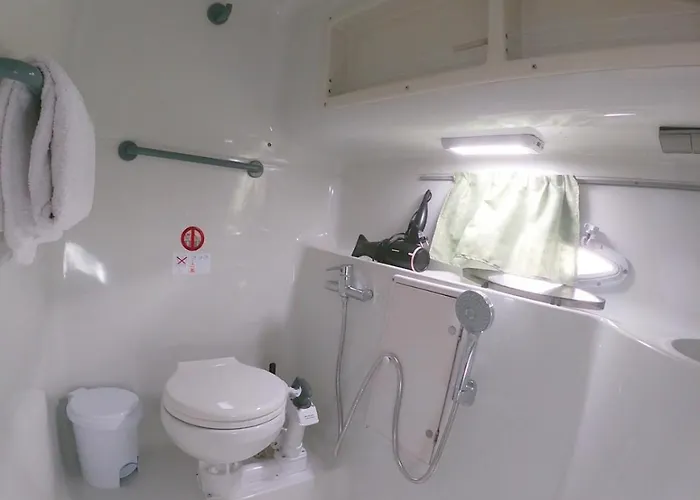 Luxury Boat Karamba ספינת מלון *