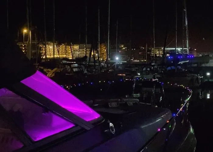 ספינת מלון Luxury Boat Karamba סן מיגל דה אבונה