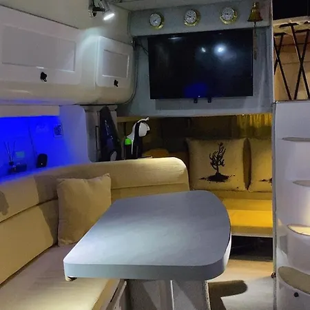 Luxury Boat Karamba Båthotell