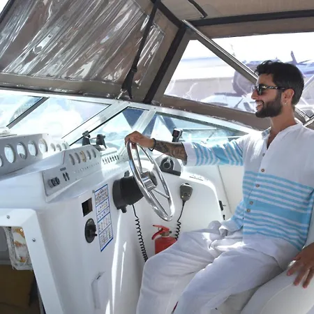 Luxury Boat Karamba Úszó hotel