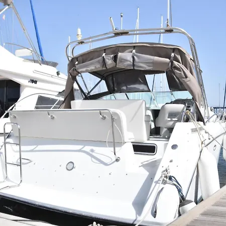بوتيل Luxury Boat Karamba سان ميغيل ذي أبونا