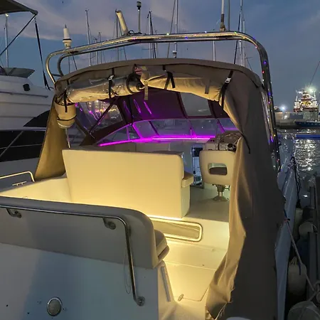 Luxury Boat Karamba Úszó hotel *