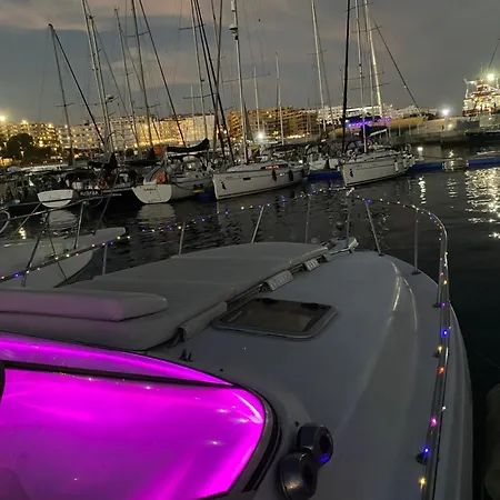Úszó hotel Luxury Boat Karamba